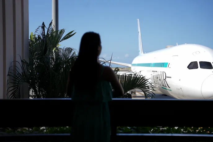 飛行機と女性